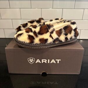 New! ARIAT Snuggle Slipper